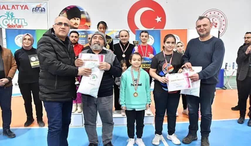 Aileler Arası Badminton Turnuvası Büyük Bir Heyecana Sahne Oldu