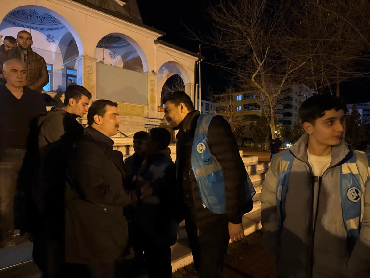 AK Gençlik Ramazan’da Sahada: İftara 5 Kala’dan Sahurda Ekmek Dağıtımına Yoğun Mesai