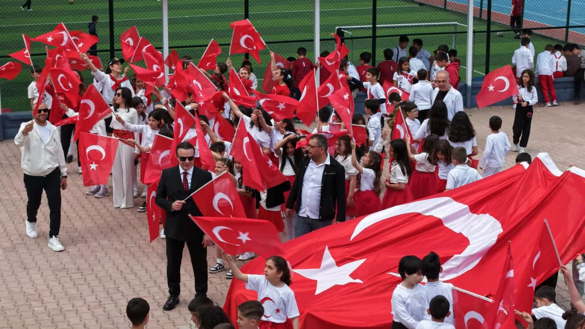 23 Nisan Coşkusu Mercan Koleji'nde Zirveye Taşındı!