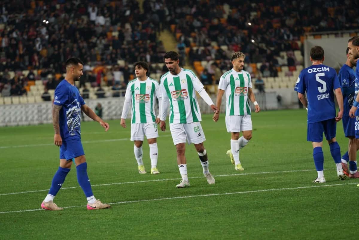 Tribünler Doldu Taştı Ama Gol Gelmedi Yeşilyurtspor Umudu Rövanşa Bıraktı