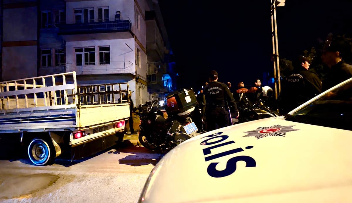 İki Ayrı Kavgada 2 Kişi Bıçakla Yaralandı