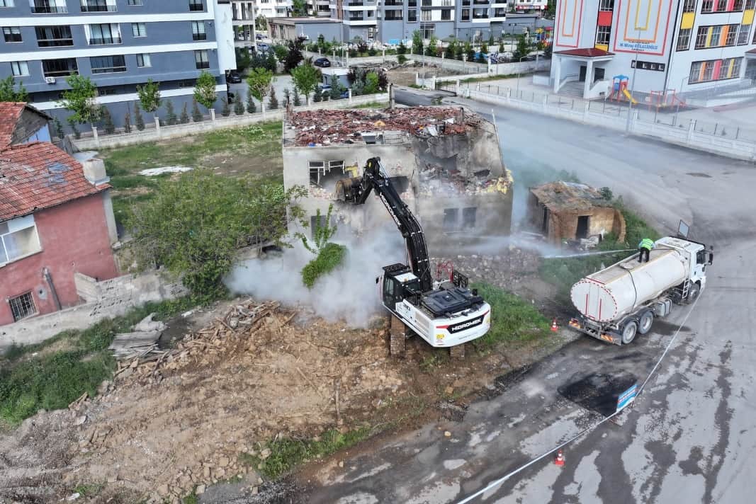 Başkan Geçit, Karakavak Mahallesindeki Dönüşüm Yatırımlarını İnceledi