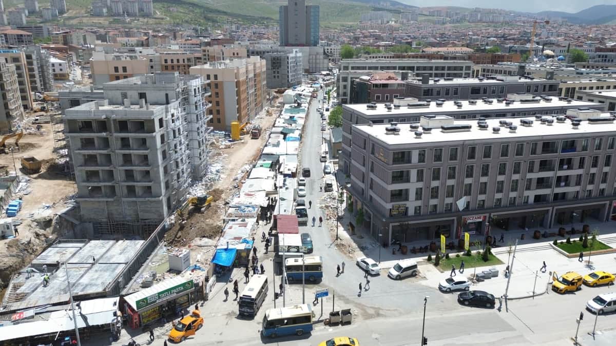 Akpınar’da Bayram Mesaisi: Battalgazi Belediyesi Yolu Yayalara Açtı