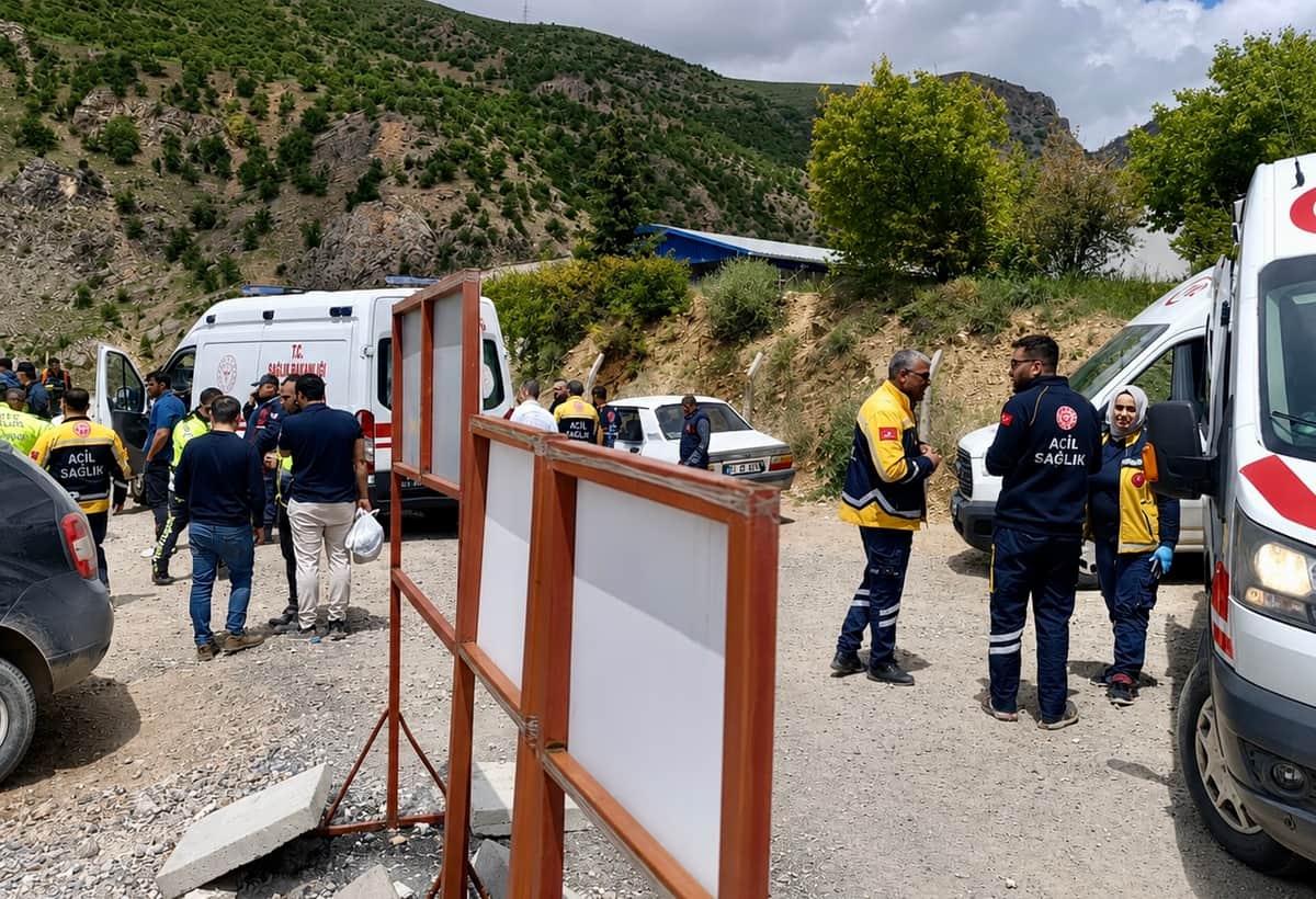 Malatya’da Kamyonet Şantiyeye Girdi: 3 Yaralı