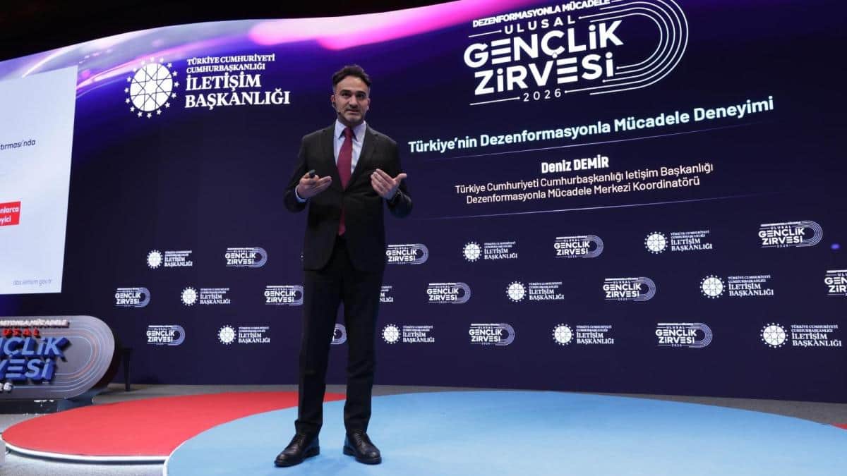 İnönü Üniversitesi Öğrencileri Dezenformasyonla Mücadele Zirvesi’nde Yer Aldı