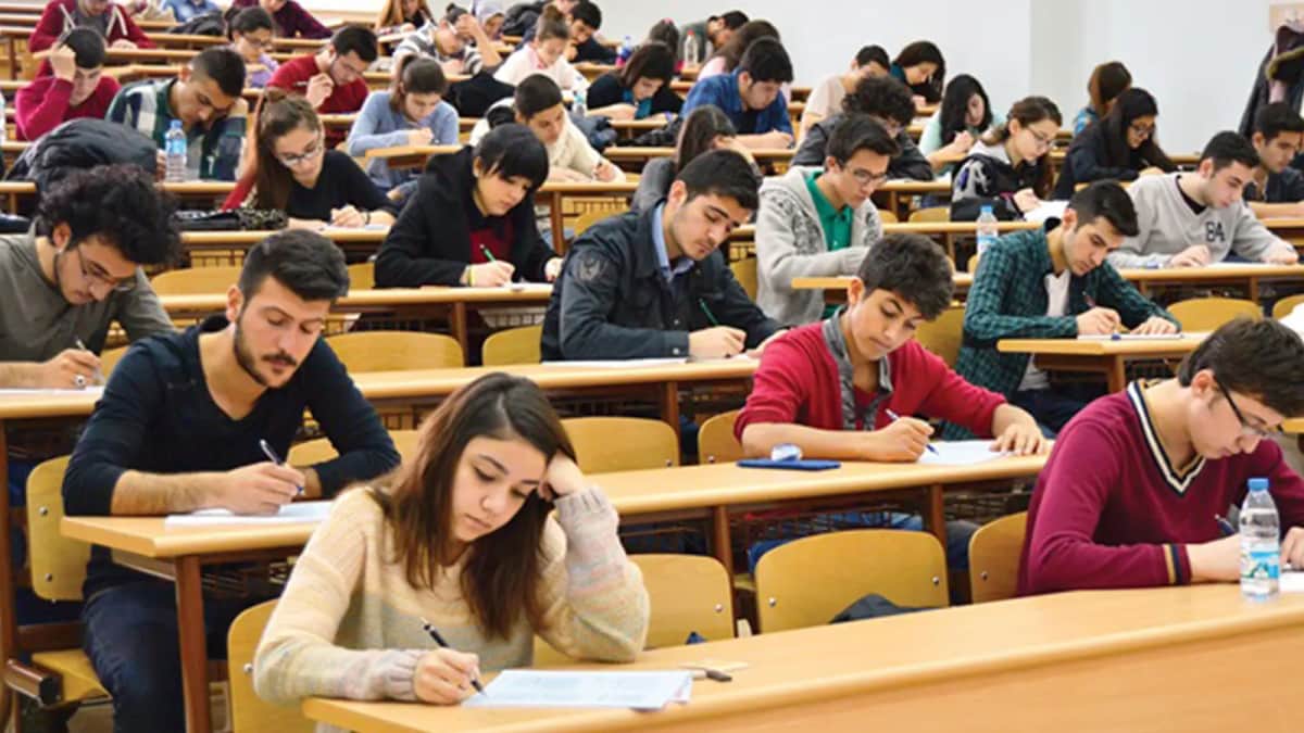 TYT ve AYT'de Bu Yıl Ne Değişti? Maarif Modeli Sınava Yansıdı mı? Öğrenciler Nerede Zorlandı? İşte Branş Branş Analiz