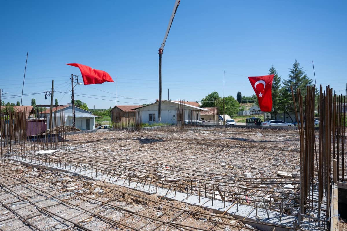 Başkan Er, Cami Temel Atma Töreninde Eksik Gördü Talimat Verdi