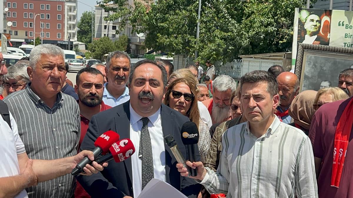 CHP Malatya İl Binası Önünde Protesto: Barış Yıldız’dan Yeni Yönetime Sert Tepki