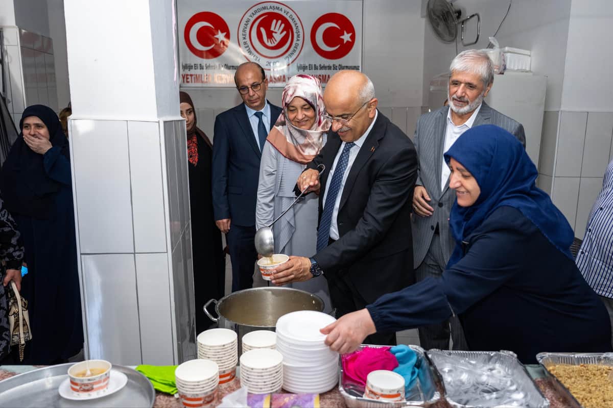 Yetimler Kervanı’nın Aşure Programında Birlik ve Dayanışma Mesajları