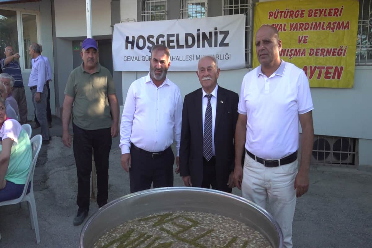 Aşure Kazanı Kardeşlik İçin Kaynadı