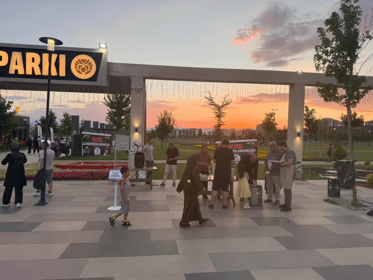 Malatya'da "Gazze Günümüzün Kerbelası" Sloganıyla Aşure İkramı
