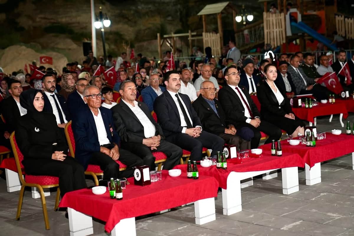 Darende Tek Yürek Oldu