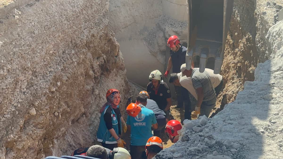 İkizce Deprem Konutlarında Göçük: 2 İşçi Hayatını Kaybetti
