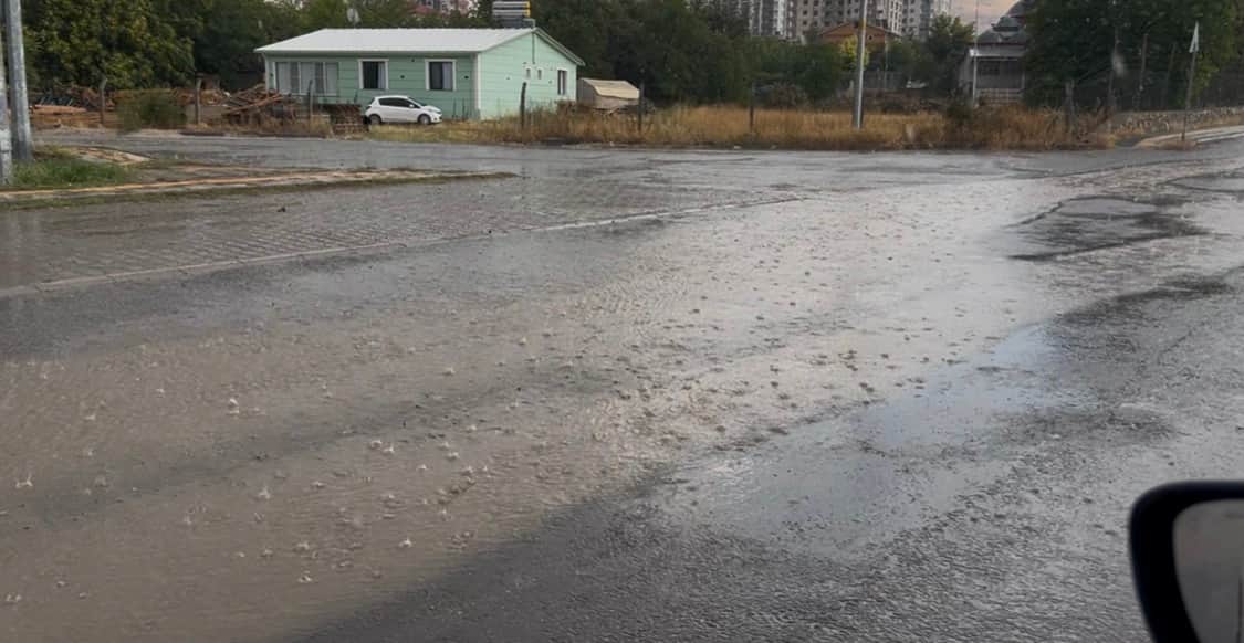 5 Dakikalık Fırtına Malatya’yı Altüst Etti