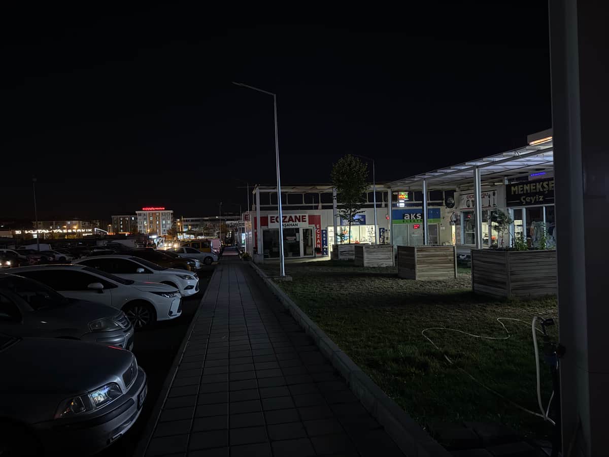 Geçici Ticaret Merkezi Karanlıkta, Esnaf Çözüm Bekliyor