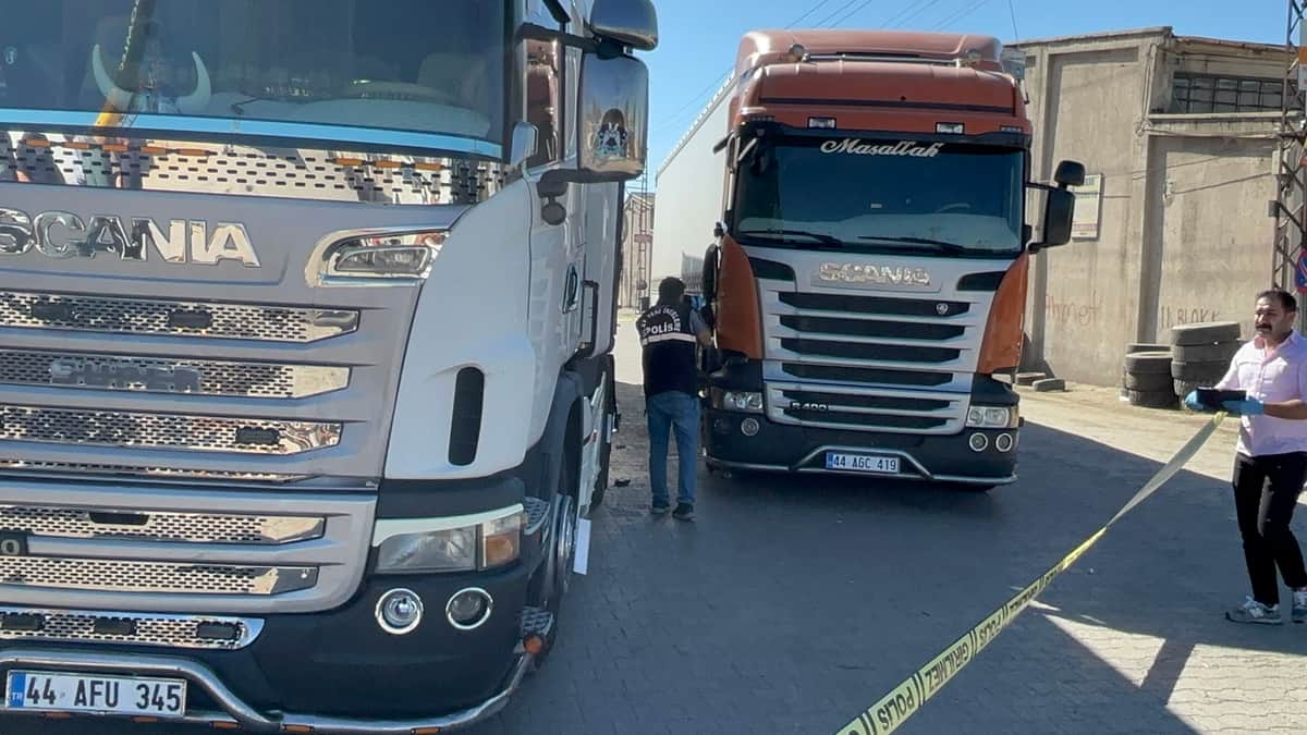 Malatya’da Tırla Dehşet: Husumetlisini İki Tır Arasında Sıkıştırdı
