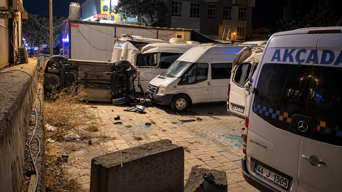 Malatya’da Otomobil Otoparka Uçtu, Ortalık Savaş Alanına Döndü