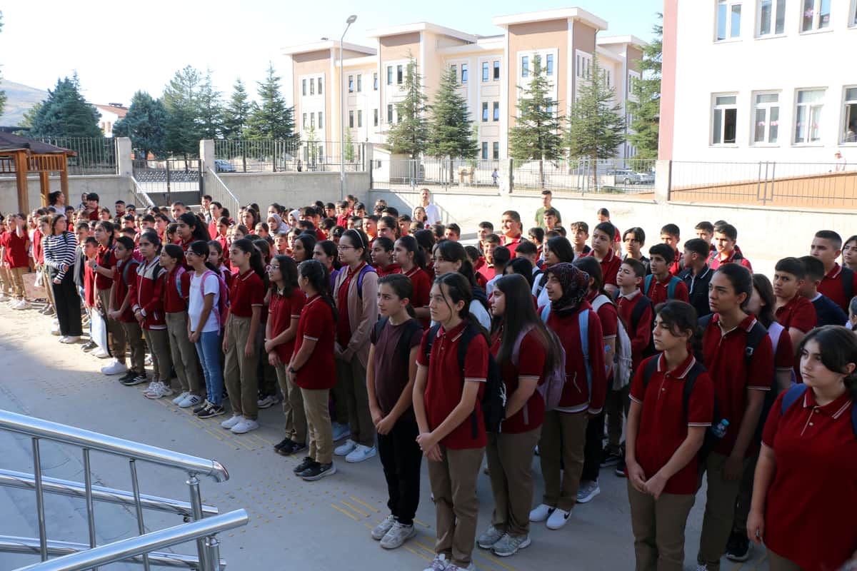 Hekimhan’da Bin 300 Öğrenci Ders Başı Yaptı