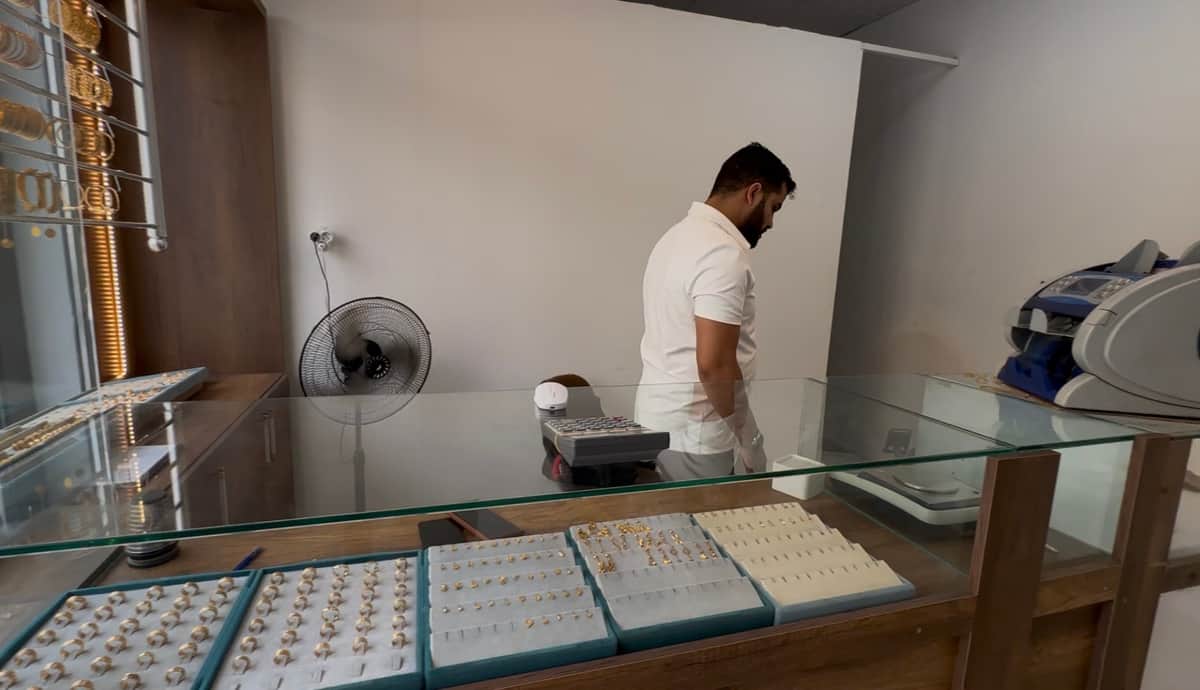 Yeni Çarşıda Duvarı Delip Kuyumcuya Girdiler