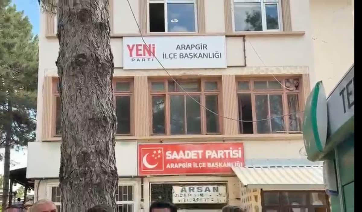 Arapgir’de Parti Binası Gerilimi: Polis Araya Girdi