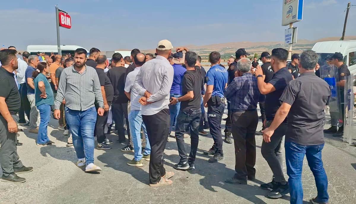 Ölümlü Kazanın Ardından Halk Yola İndi: “Daha Kaç Can Gidecek?”