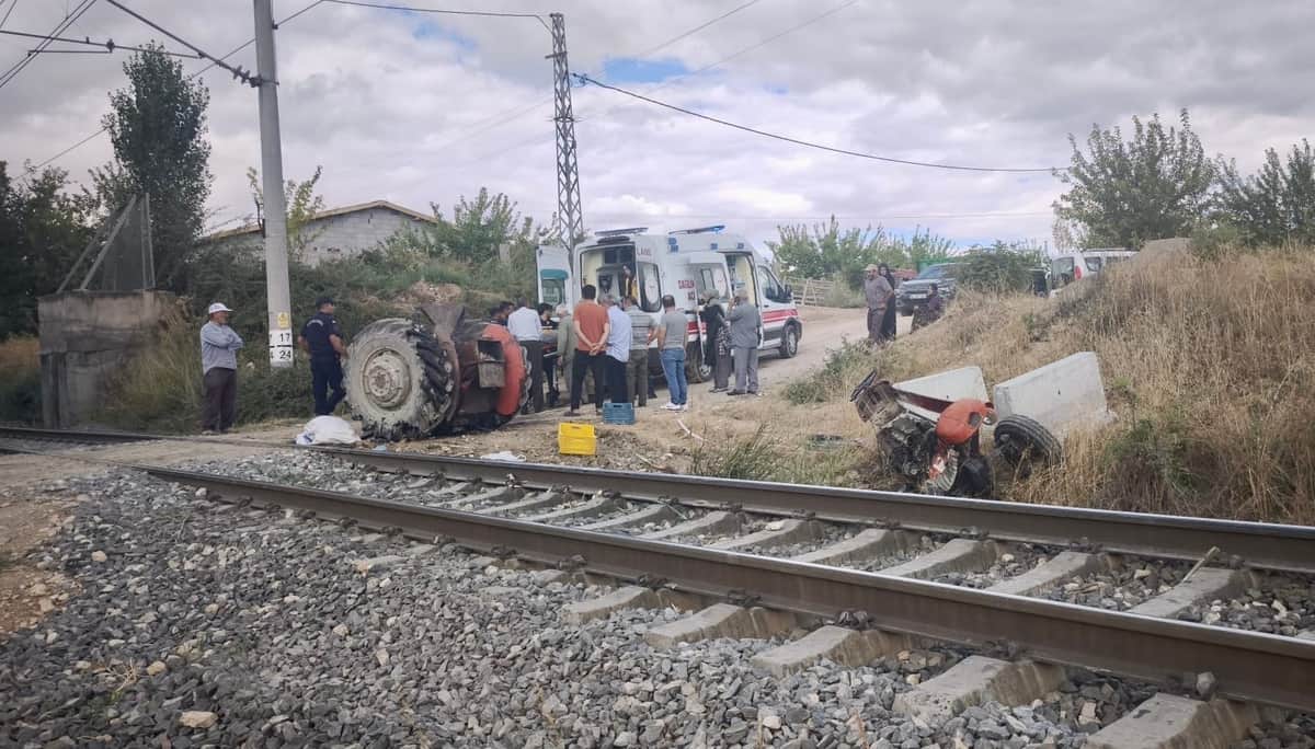 Malatya’da Yük Treni Traktöre Çarptı: 1 Yaralı