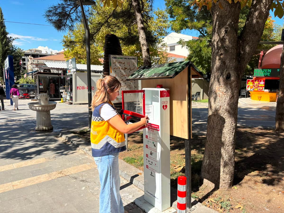 Malatya’da Ani Kalp Durmalarına Karşı 3 Noktaya Otomatik Şok Cihazı Yerleştirildi