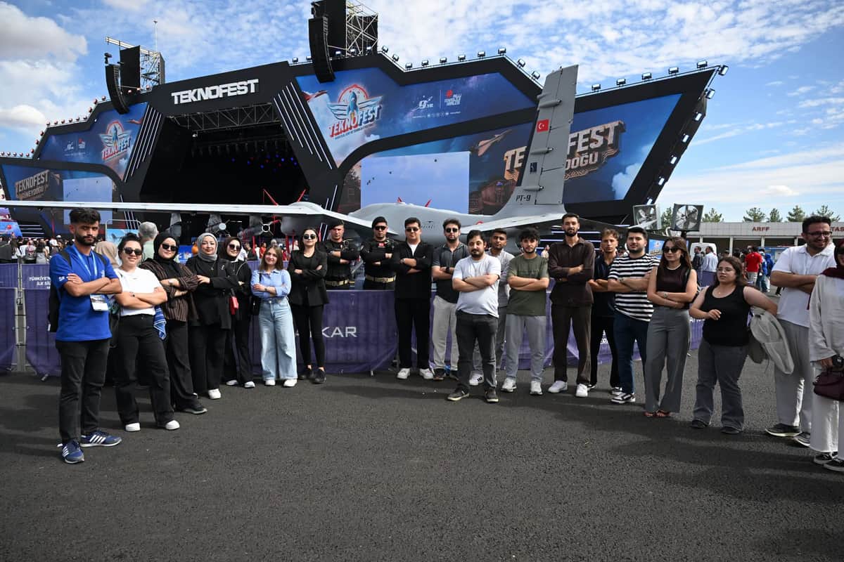 Yeşilyurt Belediyesi'nden Gençlere TEKNOFEST Gezisi