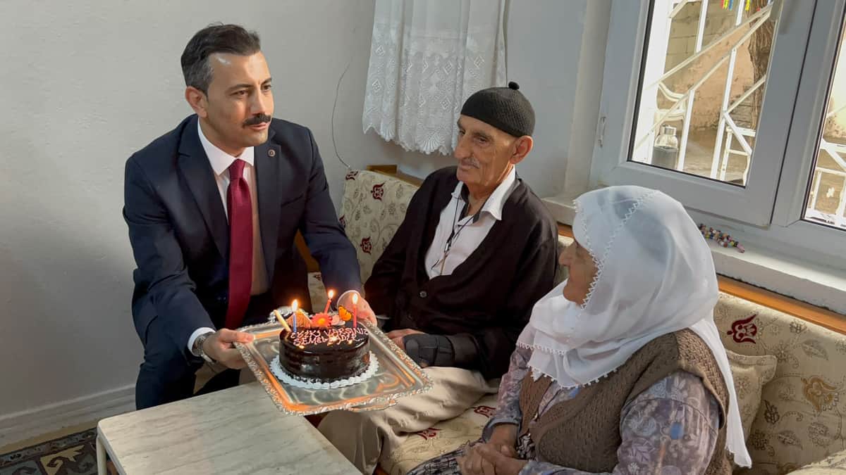 1 Ekim Dünya Yaşlılar Günü’nde 3 Yaşlıya Doğum Günü Sürprizi