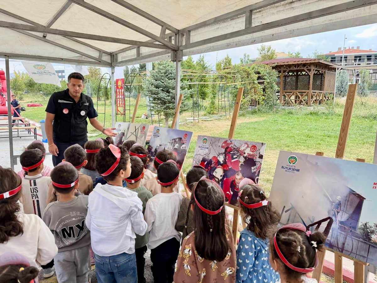 Minik Öğrenciler İtfaiyeciliği Yerinde Öğrendi