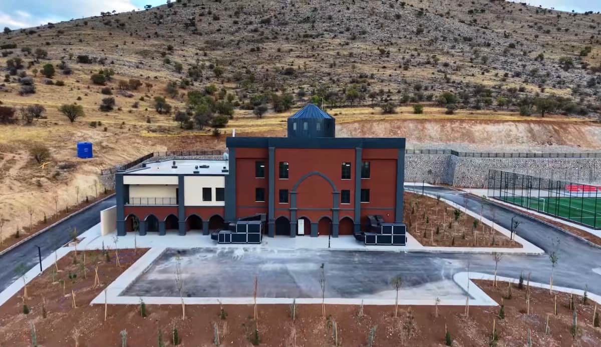 İkizce’de Cem Ve Kültür Evi İle Spor Tesisi Tamamlandı