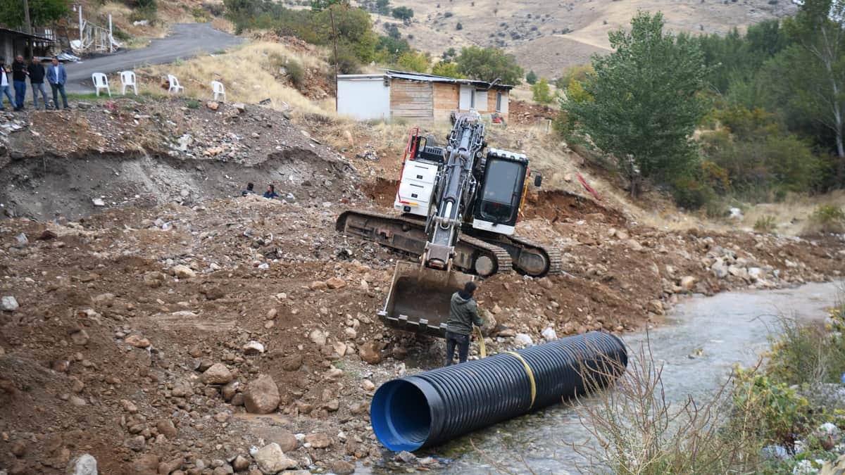 Yeşilyurt’ta 50 Yıllık Çile Sona Eriyor: Kadiruşağı Mahallesi’ne İki Yeni Kemer Köprü!