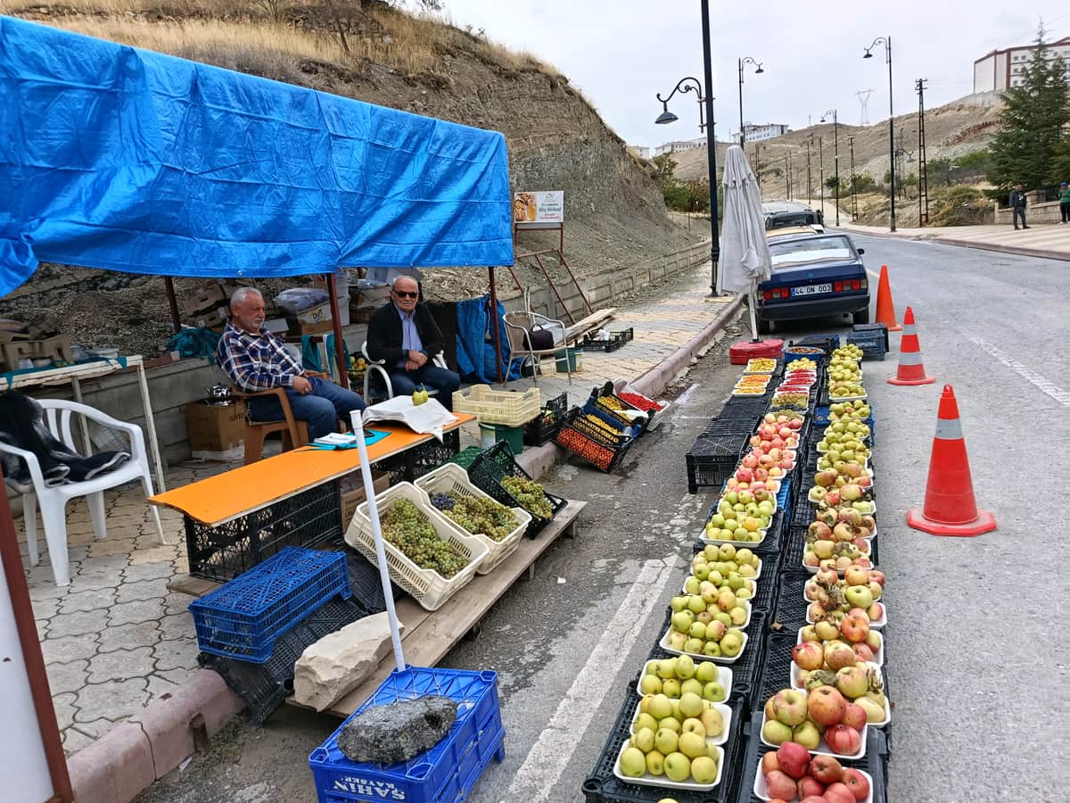 Somuncu Baba Yolunda Yöresel Ürünlere Ziyaretçi İlgisi