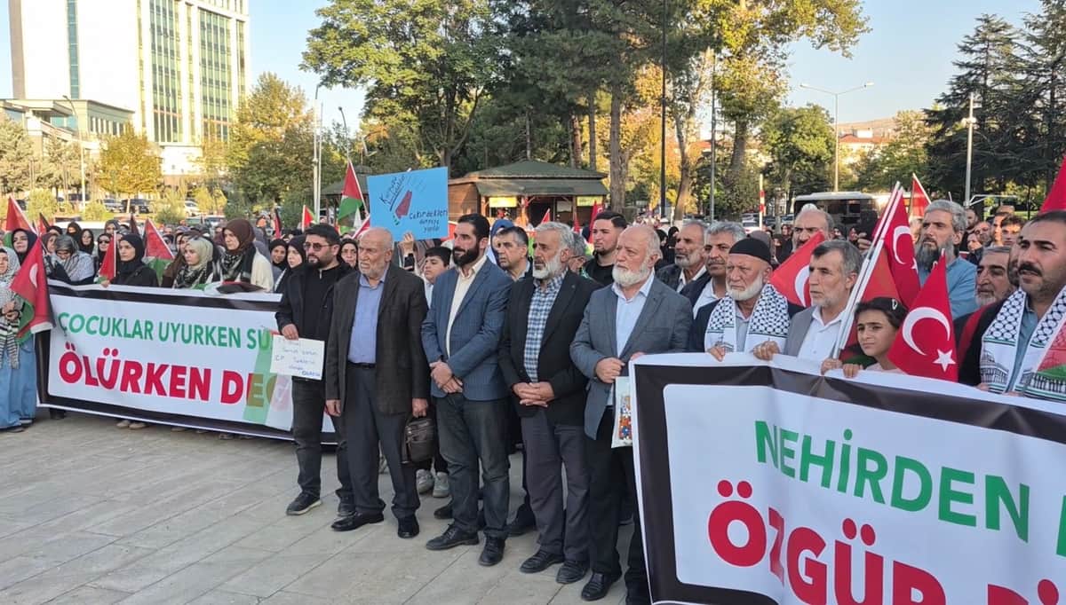 Malatya’da Filistin İçin Yüzlerce Kişi Yürüdü