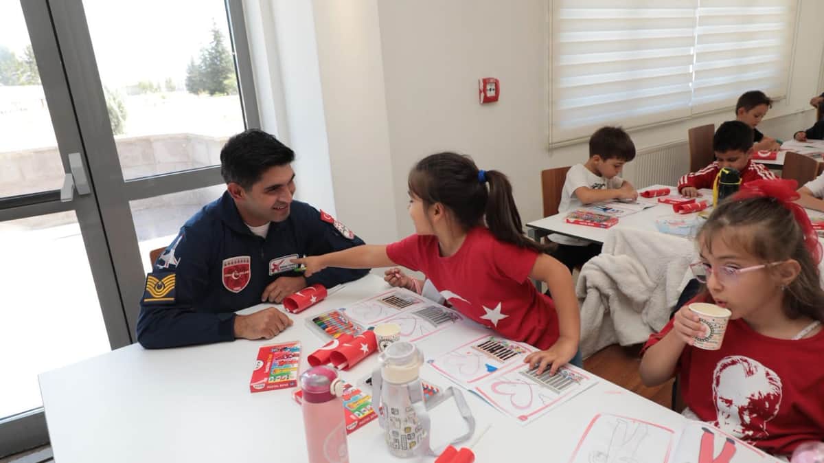 Minik Öğrencilerden 7’nci Ana Üs Komutanlığına Ziyaret