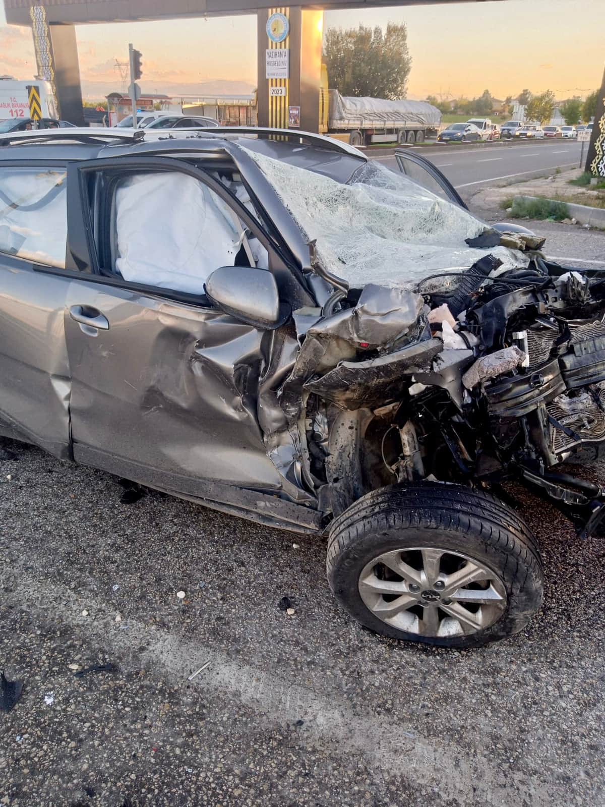 Yazıhan'da Minibüs İle Otomobil Çarpıştı: 1’i Ağır 3 Yaralı
