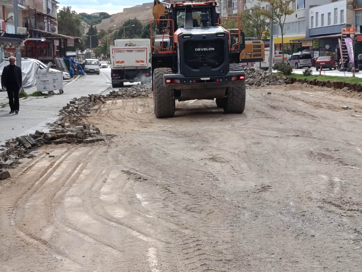 Darende’de D-300 Kara Yoluna Sıcak Asfalt