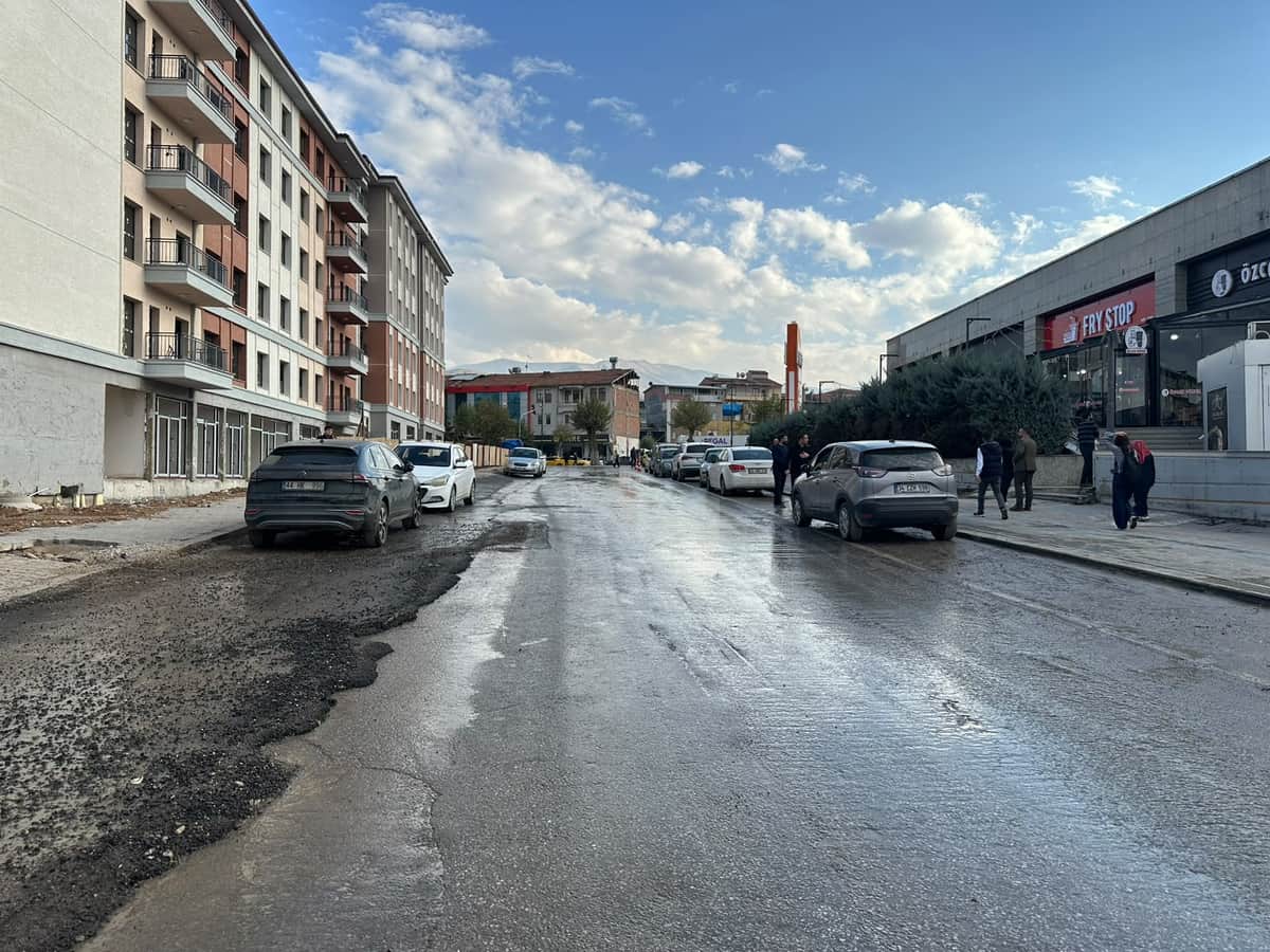 Malatya’da Konteyner Çarşı Kaldırıldı, Yol Trafiğe Açıldı