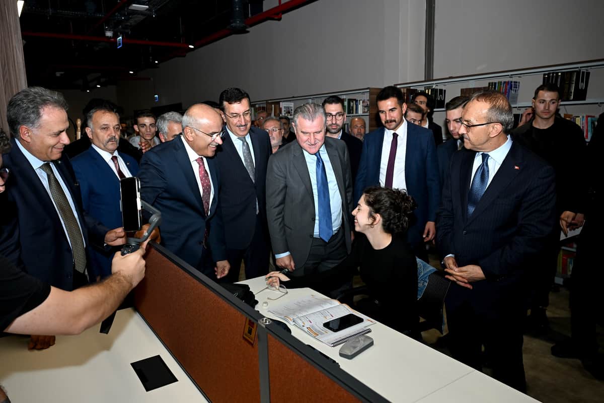 Şehir Kütüphanesi, Gençlik ve Spor Tesislerinin Açılışı Gerçekleştirildi
