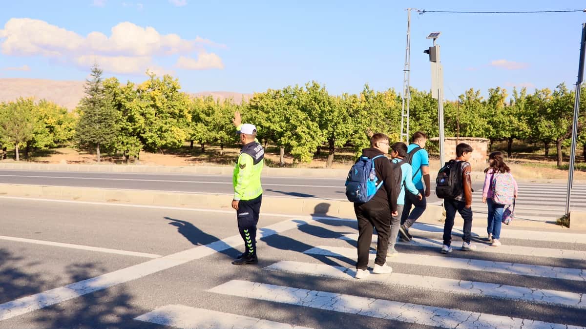 Malatya’da Okul Çevrelerine Sıkı Denetim: 704 Personel Görev Aldı
