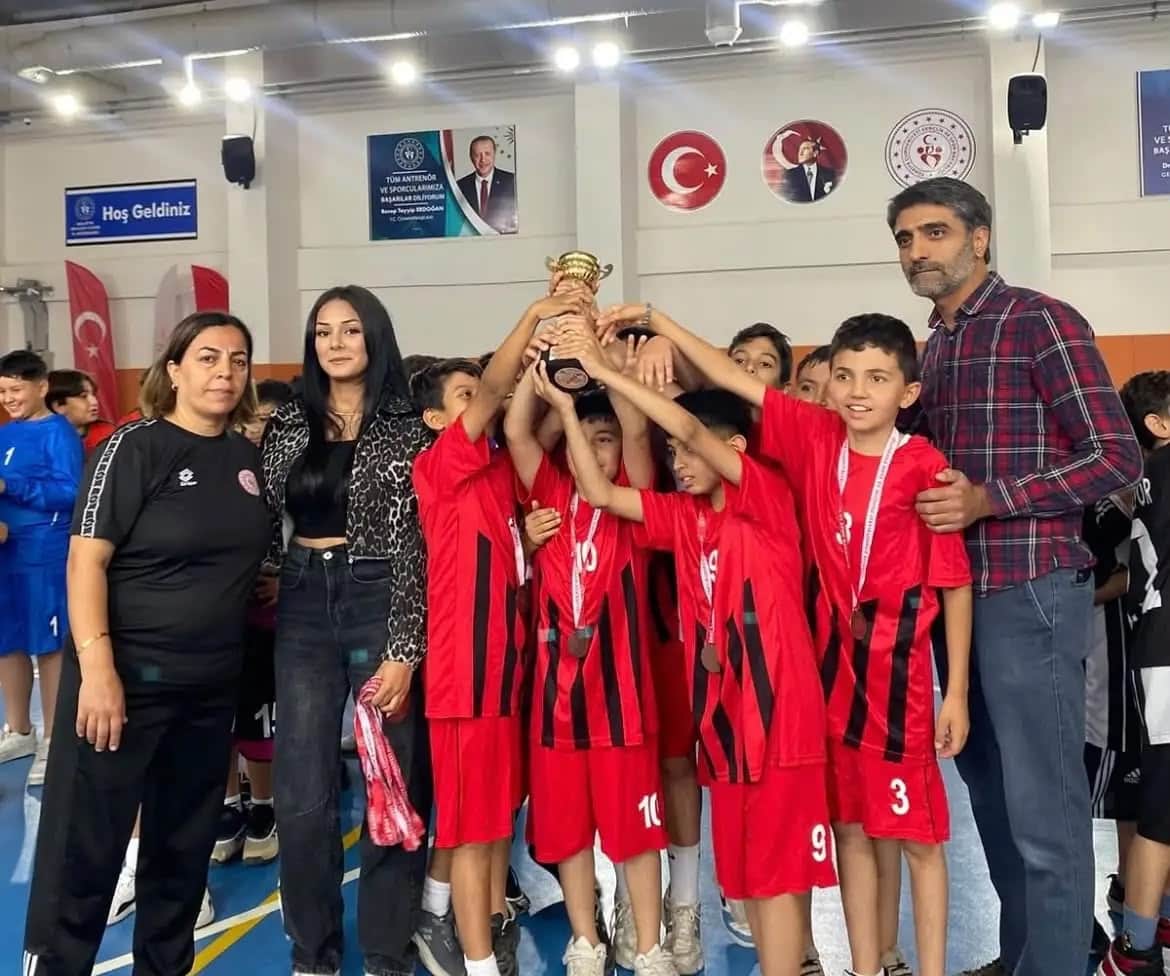 Malatya’da Minik Hentbolcuların Cumhuriyet Bayramı Heyecanı