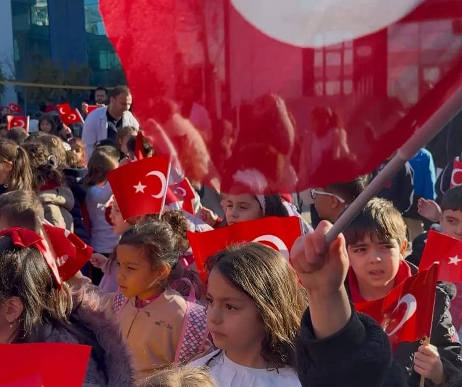Mercan Koleji’nde İlk Ders Bayrak Programı Oldu