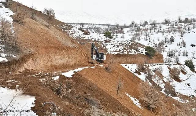 Yeşilyurt’ta Yol Seferberliği: Kırsal Mahallelerde Altyapı Atağı