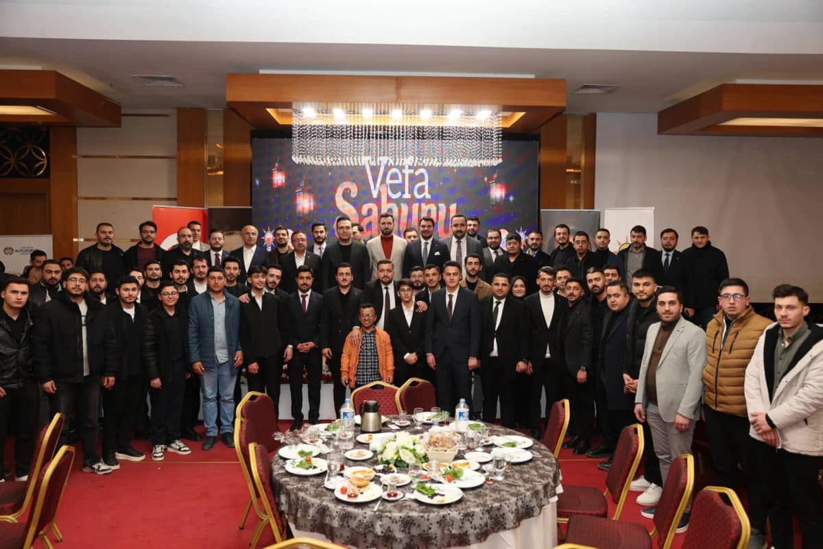 AK Parti Gençlik Kolları Genel Başkanı Yusuf İbiş Malatya’da Gençlerle Buluştu
