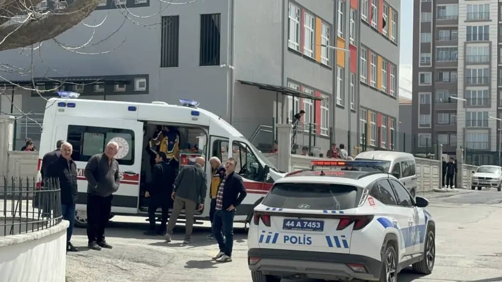 Malatya’da Liseliler Arasında Bıçaklı Kavga: 5 Öğrenci Yaralandı