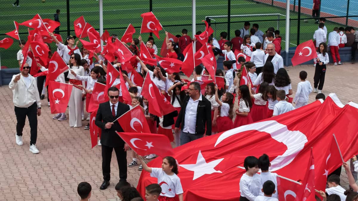 23 Nisan Coşkusu Mercan Koleji'nde Zirveye Taşındı!