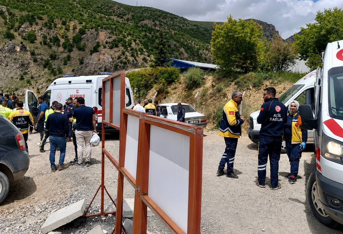 Malatya’da Kamyonet Şantiyeye Girdi: 3 Yaralı