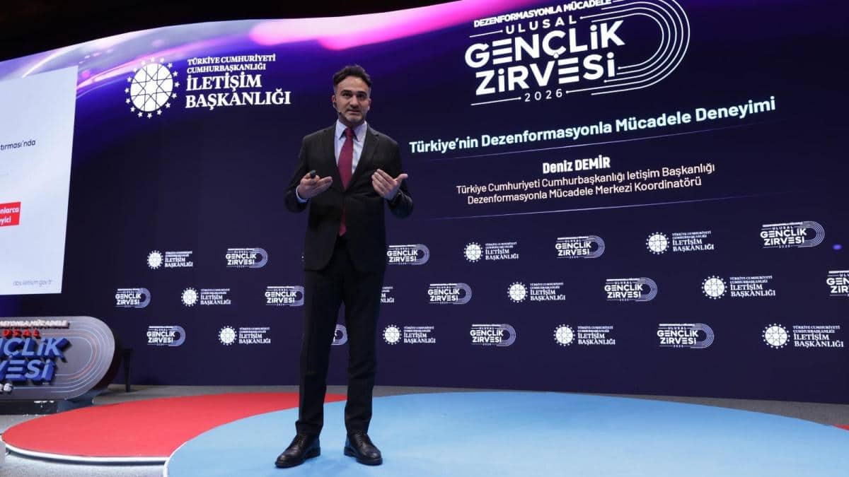 İnönü Üniversitesi Öğrencileri Dezenformasyonla Mücadele Zirvesi’nde Yer Aldı