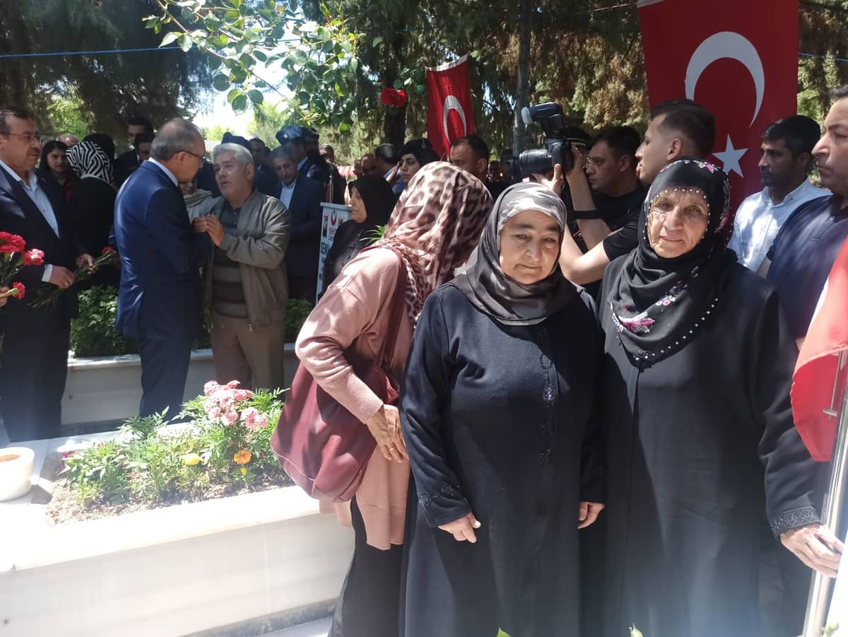 Malatya’da Arife Günü Şehitlikte Duygu Dolu Ziyaret