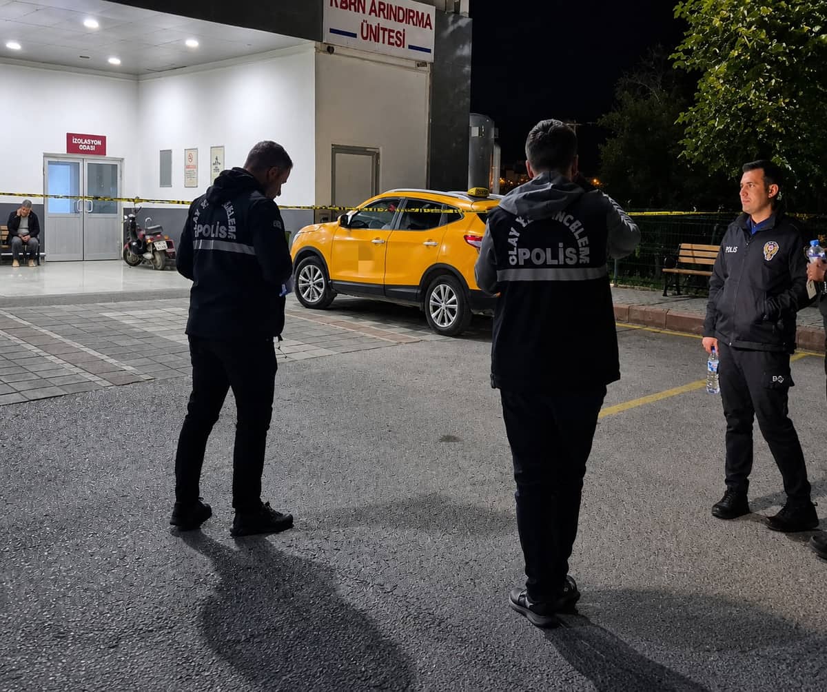 Husumetlileri Ticari Taksiye Binerken Vurdu